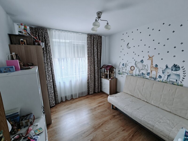 Gorjului, Uverturii, 4 camere, bloc 1981 reabilitat, centrala proprie.